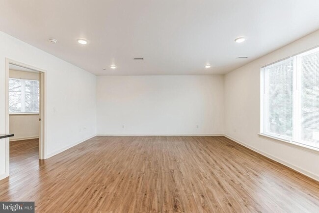 Building Photo - 6157 Ridge Ave