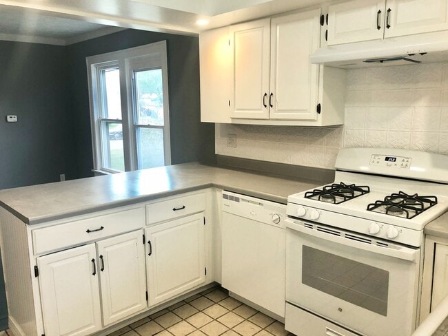 Building Photo - Charming Completely Remodeled Home!