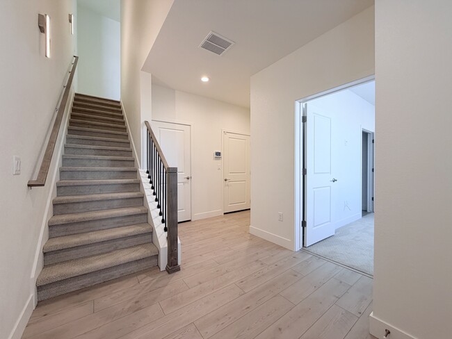 Building Photo - 4022 Ascend Grv