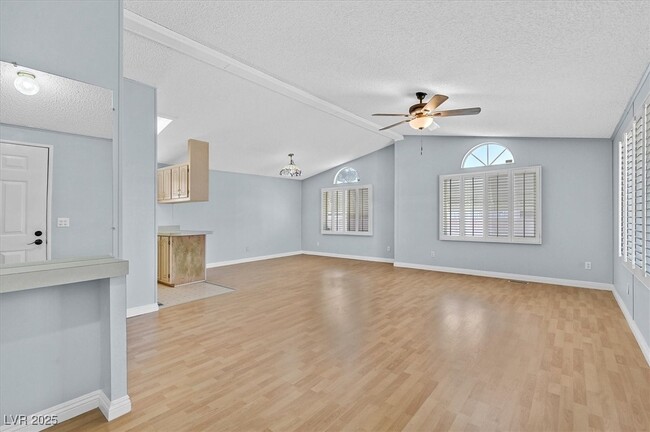 Foto del edificio - 4325 N Amethyst Ave