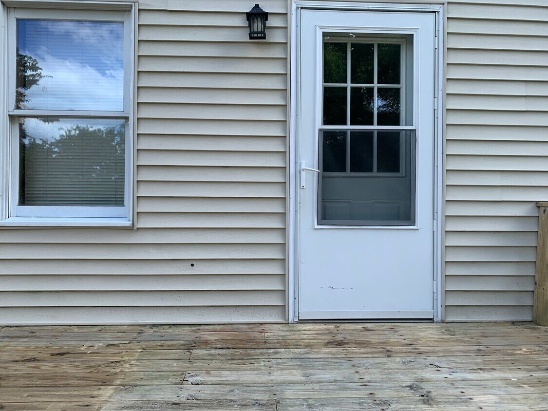 49 E Smiley Ave Unit 491/2, Shelby, OH 44875 Room for Rent in Shelby