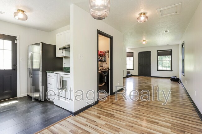 Foto del edificio - 2574 Kenilworth Ln NE