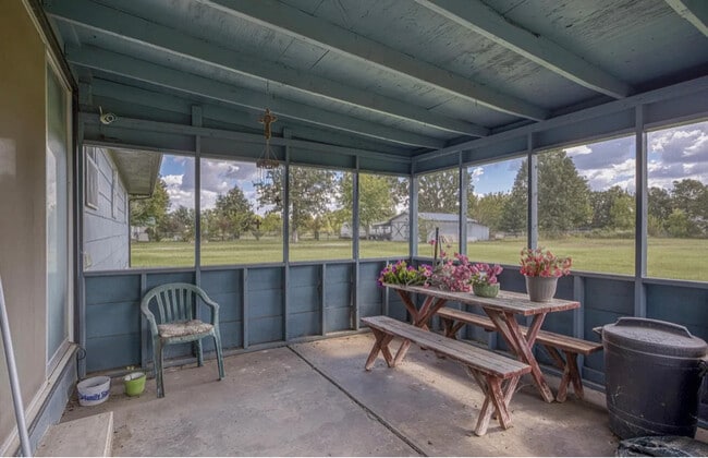 Building Photo - 4410 E 26th St