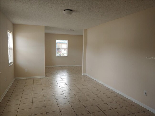 Building Photo - 2440 Alamanda Ave