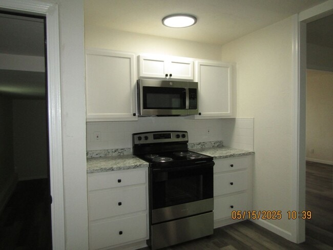Building Photo - Great Home Located in the Lawton Heights A...