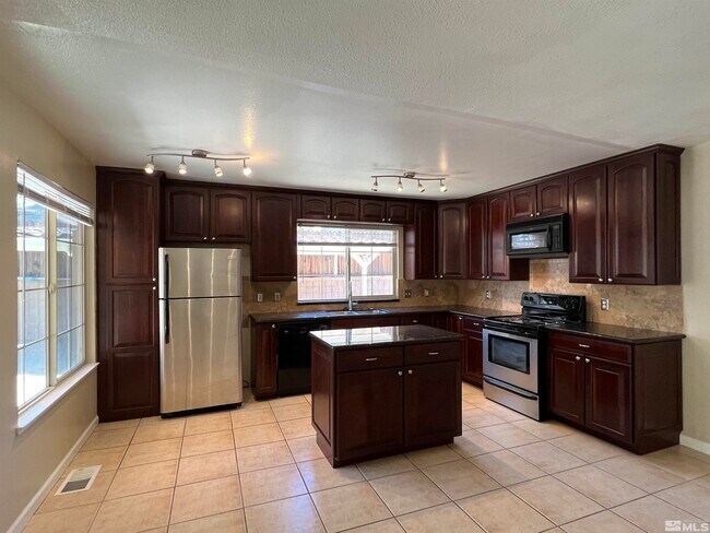 Building Photo - 1066 Palmwood Dr