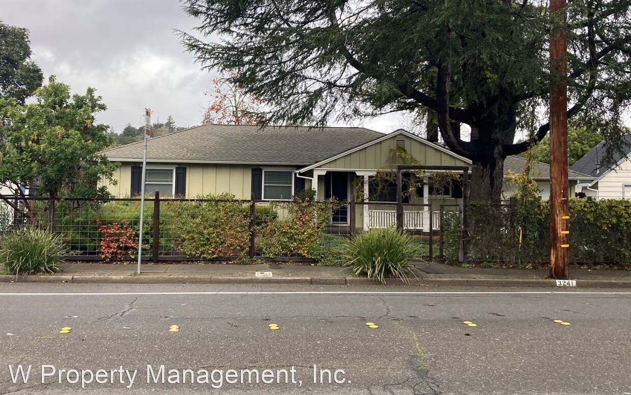 Primary Photo - 3 br, 1 bath House - 3241 Montgomery Drive