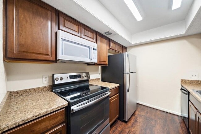 Building Photo - 2818 S Bartell Dr