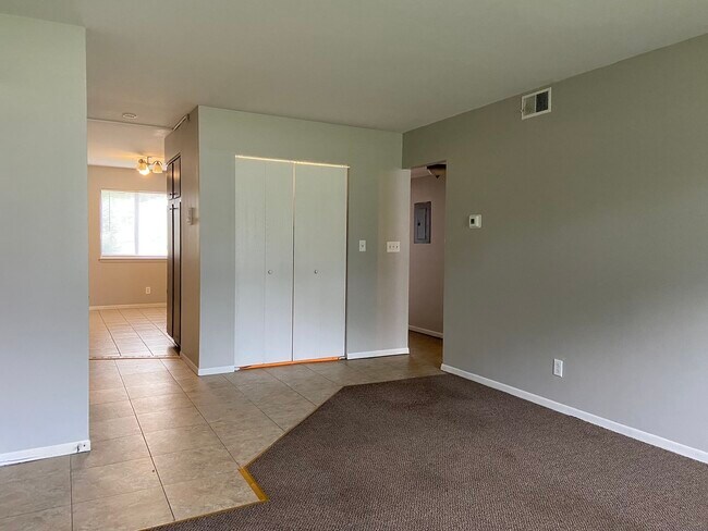 Building Photo - 1115 Elizabeth Ct