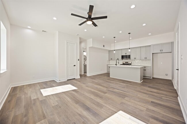 Building Photo - 6528 Tuskegee St