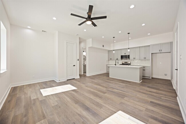 Foto del edificio - 6528 Tuskegee St