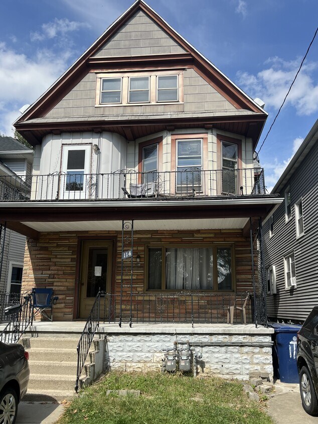 Foto del edificio - 114 Woodside Ave