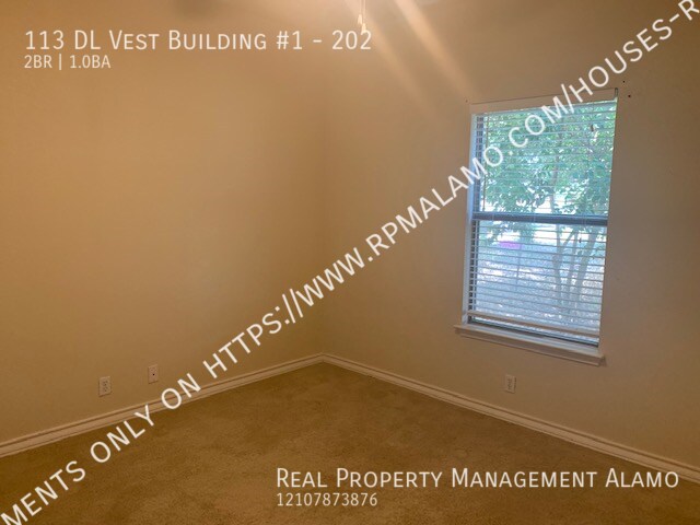 Foto del edificio - *COMING SOON* Spacious 2 bedroom 1 bath UP...