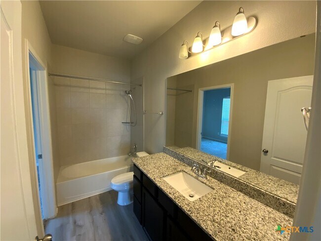 Foto del edificio - 1236 Grand Oak Trl
