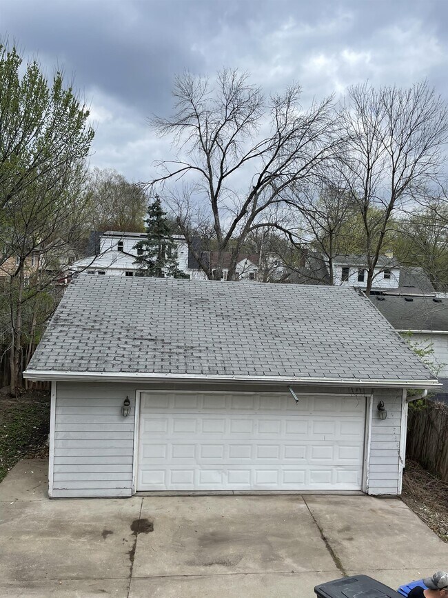 Building Photo - 1821 E 31st Ct