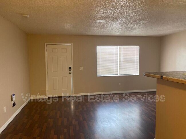 Building Photo - 9105 W Hillsborough Ave