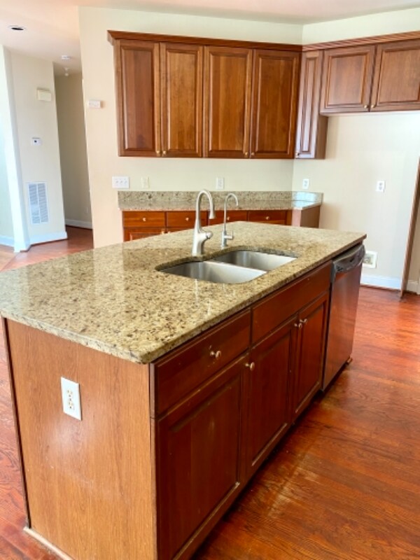 Building Photo - 835 River Trace Ct