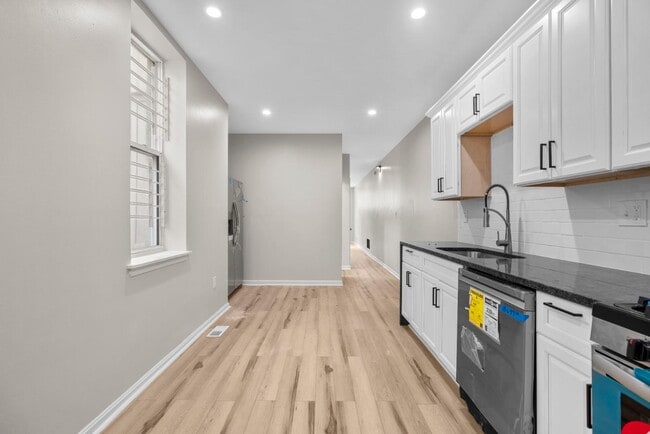 Foto del edificio - 232 N Patterson Park Ave