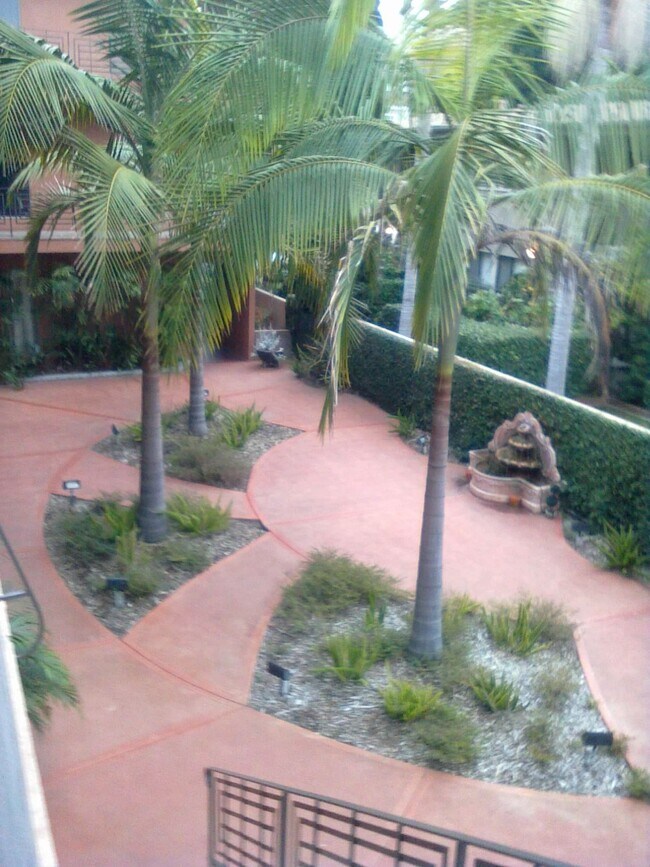 Foto del edificio - 1761 E 1st St