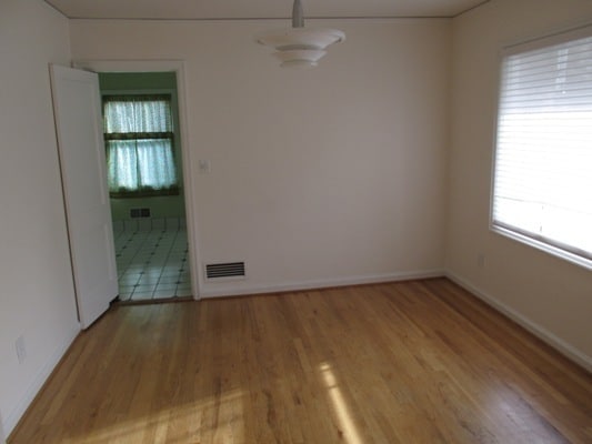 Building Photo - Close in PDX!  2 Br home +Attic-Bonus room...