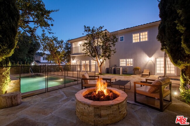 Building Photo - 2776 Club Dr