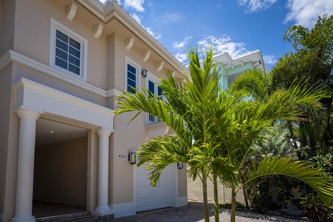 Foto del edificio - 4592 N Ocean Dr