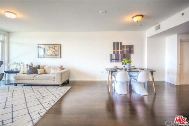 Foto del edificio - 3785 Wilshire Blvd