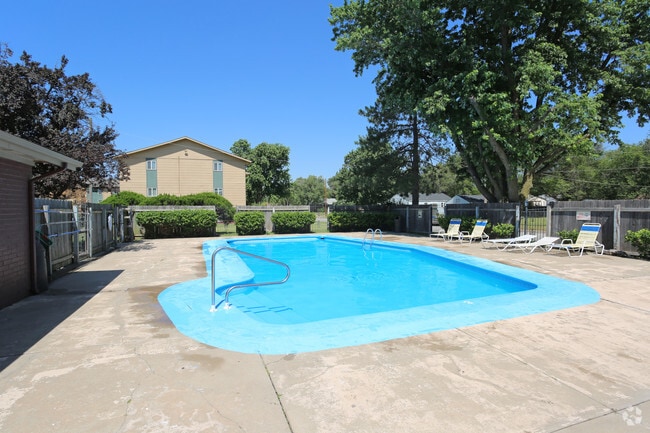 Building Photo - Eagle Trace Apartments