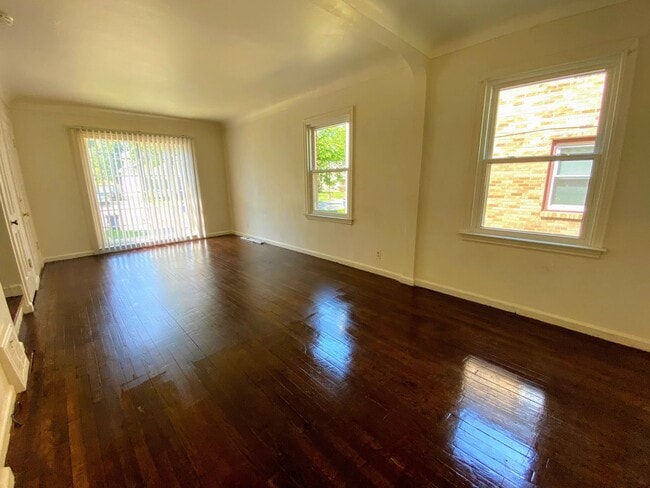 Building Photo - 853-855 Ballard SE