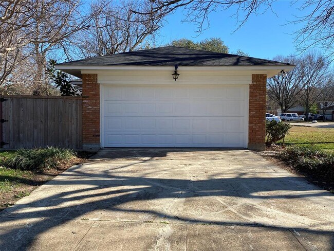 Building Photo - 421 Frances Way
