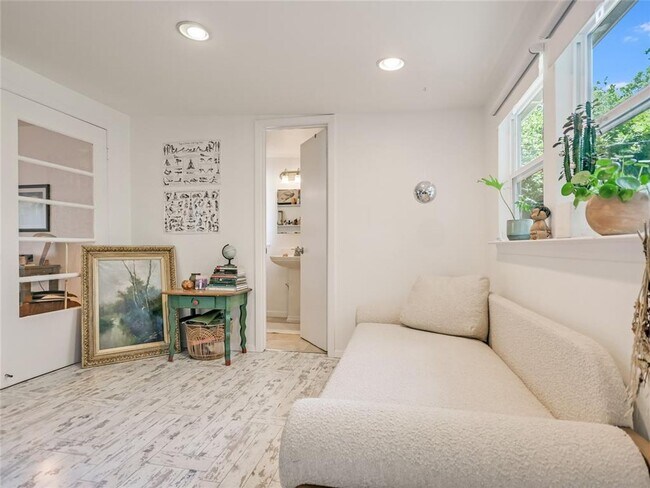 Foto del edificio - Classic 2 Bed House in Historic Hancock Ne...