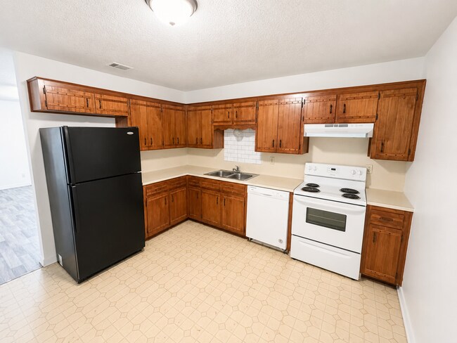 Building Photo - 4805 Cedarhill Cir