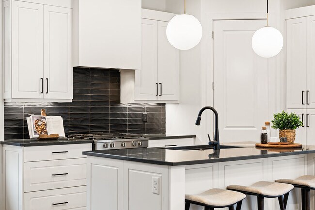 Building Photo - 2845 E Snowberry Dr