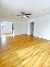 Building Photo - 529 Moran St
