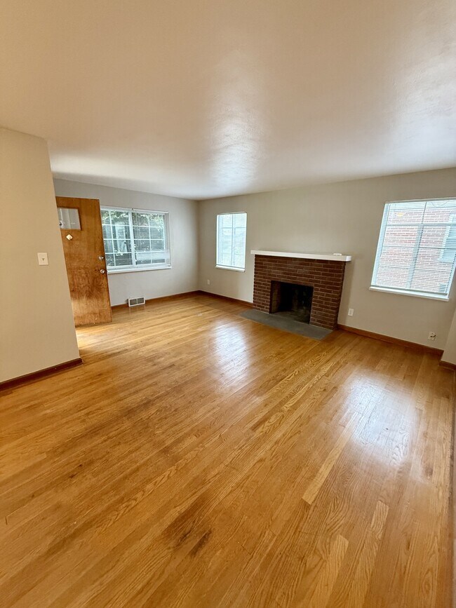 Foto del edificio - 4607 Channing Ln