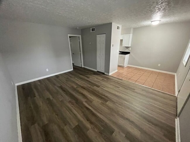 Building Photo - 670 Knox Blvd