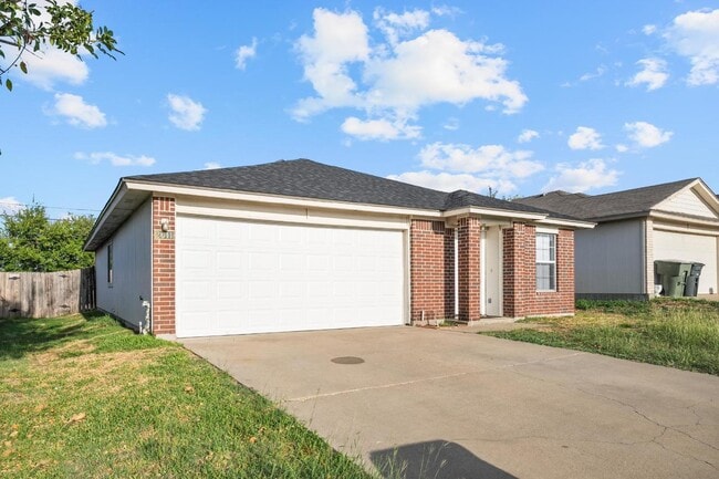 Building Photo - Stylish 3-Bed, 2-Bath Retreat with 1,061 S...