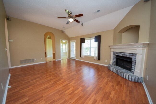 Building Photo - Gorgeous 3 bed, 2 bath with BONUS in Cordova.