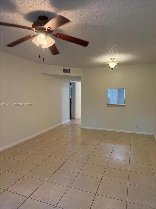 Foto del edificio - 7900 S Colony Cir