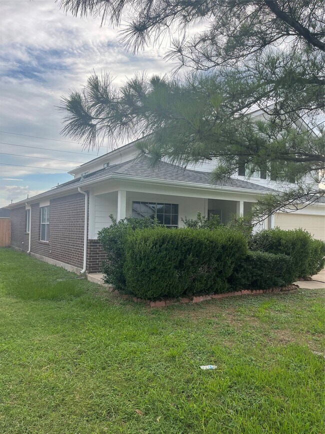 Foto del edificio - 16939 Watering Oaks Ln