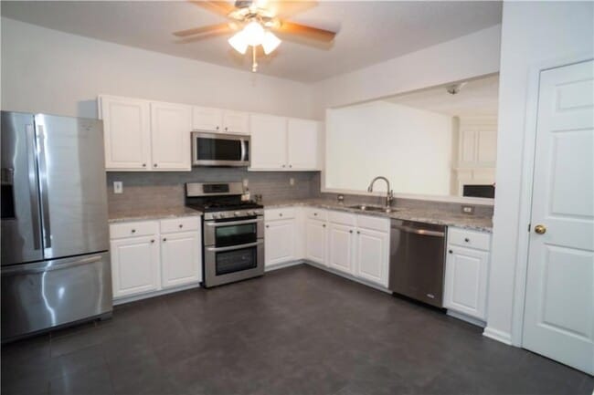 Building Photo - 9155 Nesbit Ferry Rd