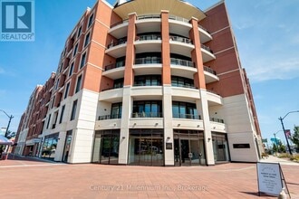 Building Photo - 1-201 Hume St