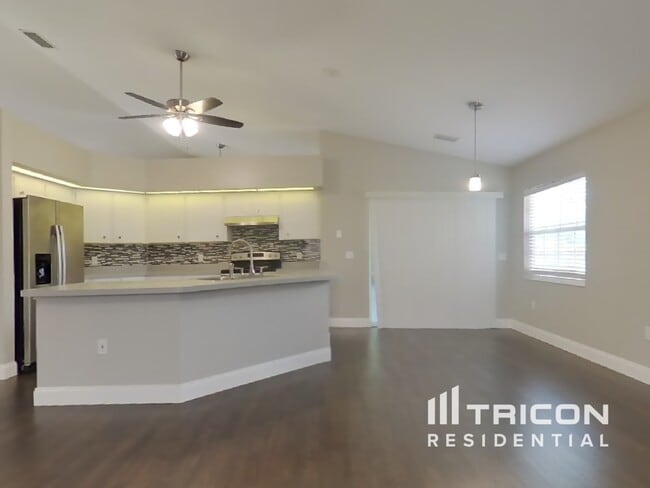 Building Photo - 3598 N Biscayne Dr