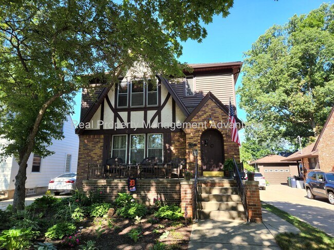Building Photo - 911 Oakridge Ave