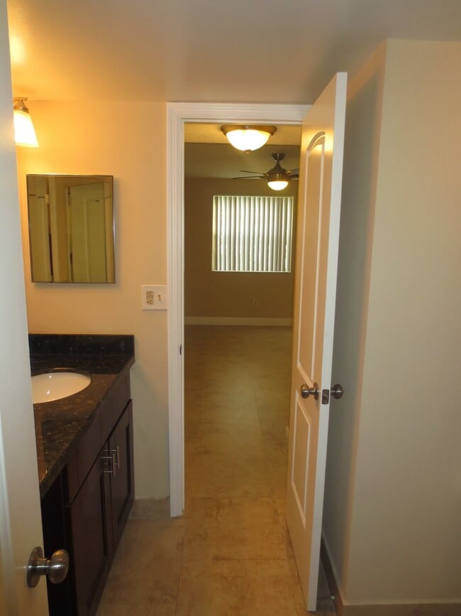 Foto del edificio - 2871 N Oakland Forest Dr