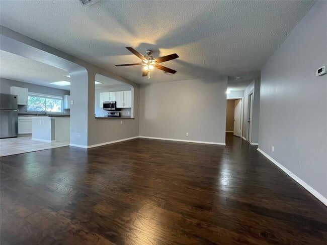 Building Photo - 2407 Glen Field Dr