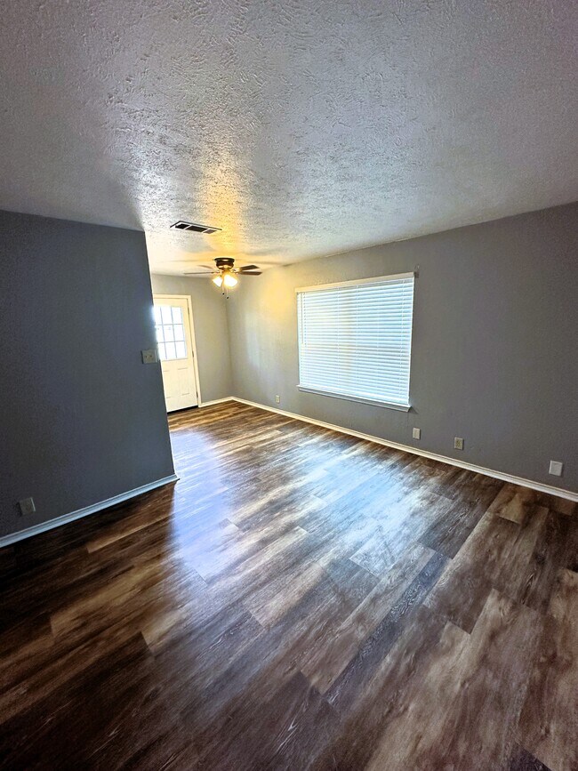 Foto del edificio - 103 Redbud Ct