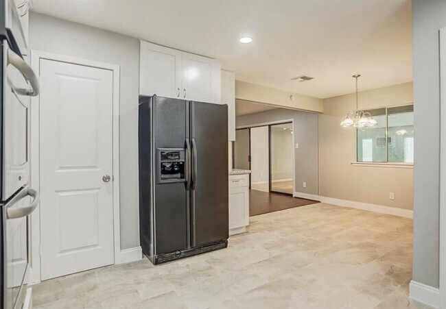 Foto del edificio - 4827 Benning Dr
