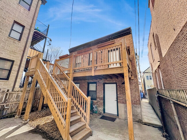 Building Photo - 2735 W Potomac Ave