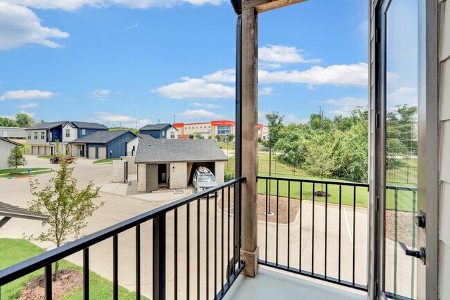 Building Photo - 1513A Provident Dr